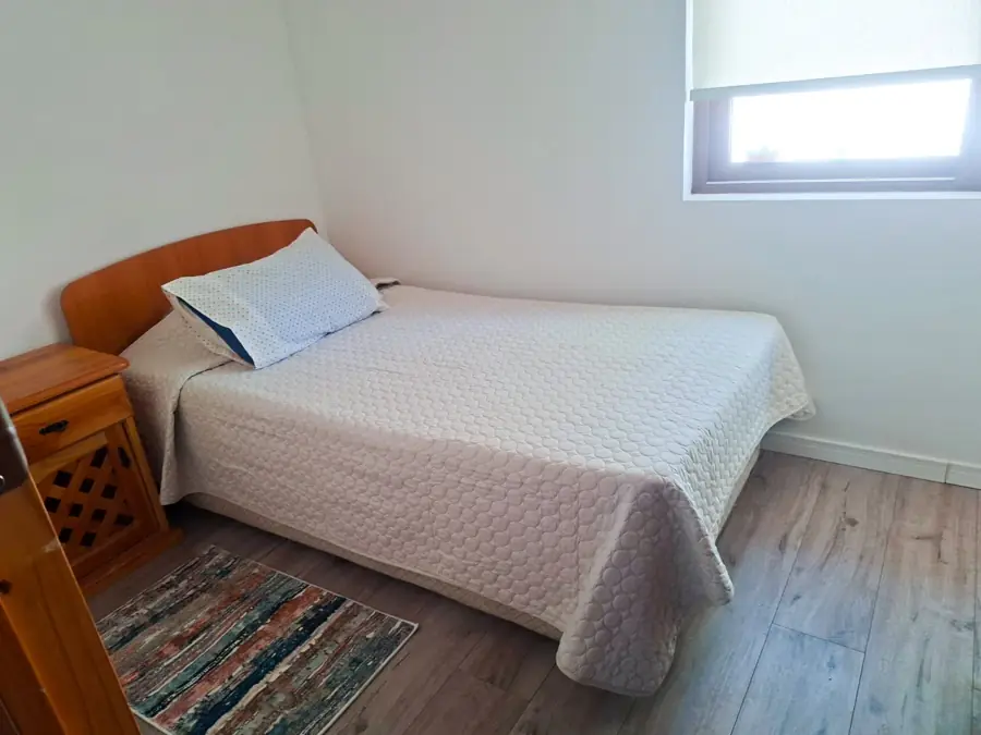 Habitación con cama de dos plazas